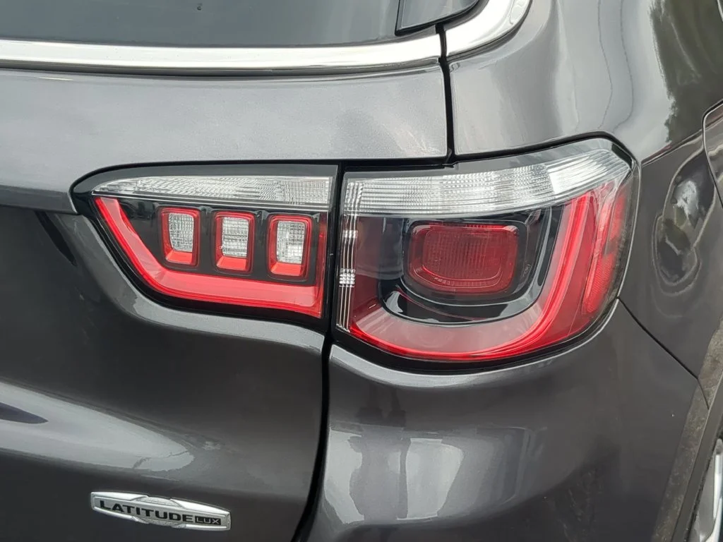 Used 2022 Gray Jeep Latitude Lux image 9