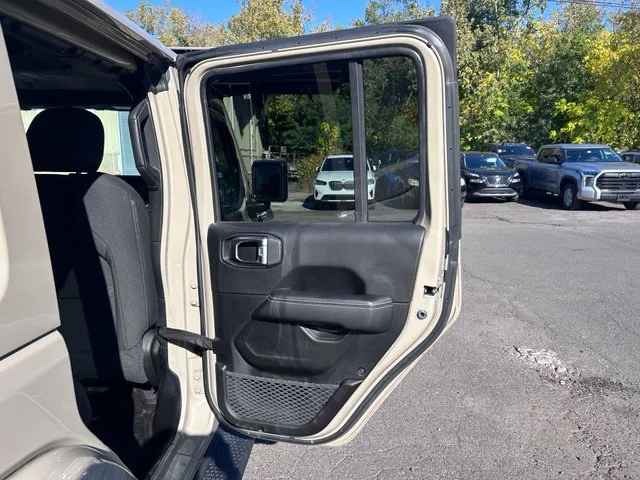 Used 2022 Beige Jeep Unlimited Sahara image 17