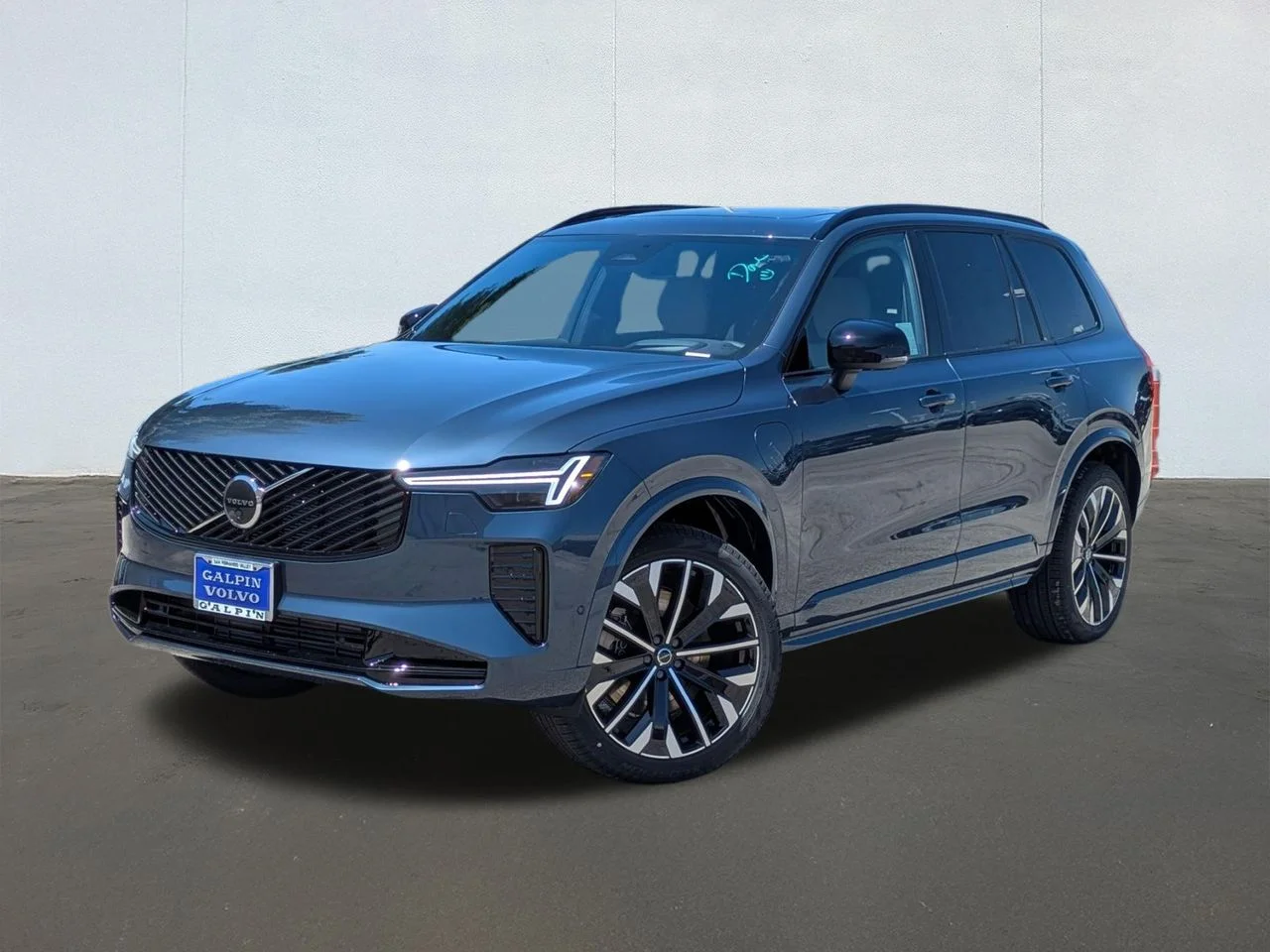 2026 Volvo XC90 T8 Recharge Ultra Dark 4WD's photo