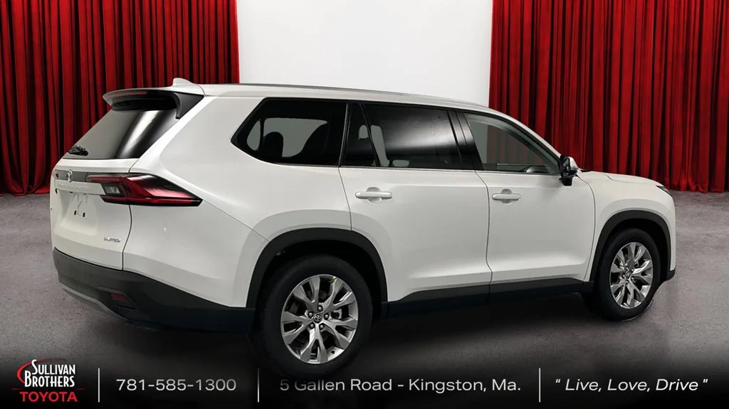 Used 2025  Toyota Limited image 5