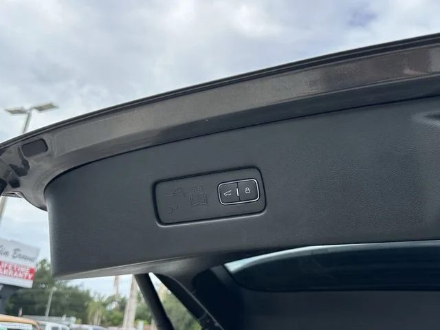 Used 2020 Gray Lincoln Reserve image 11