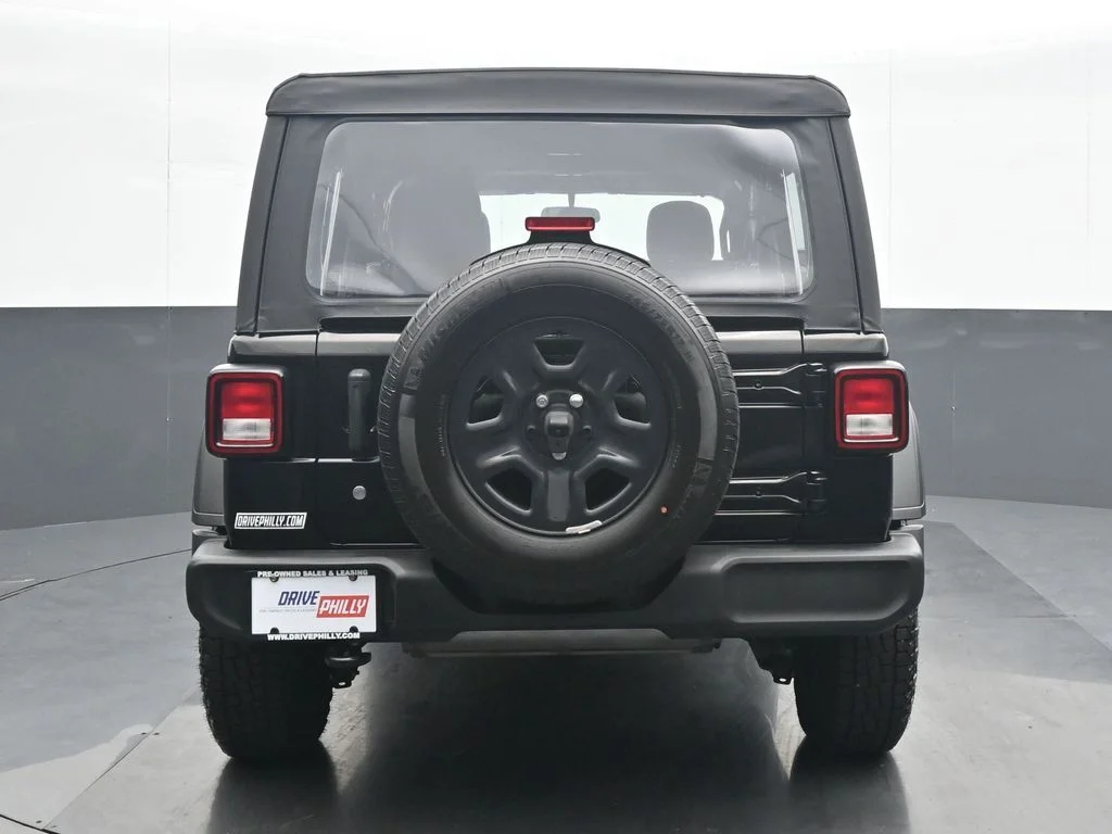 Used 2022 Black Jeep Unlimited Sport image 5