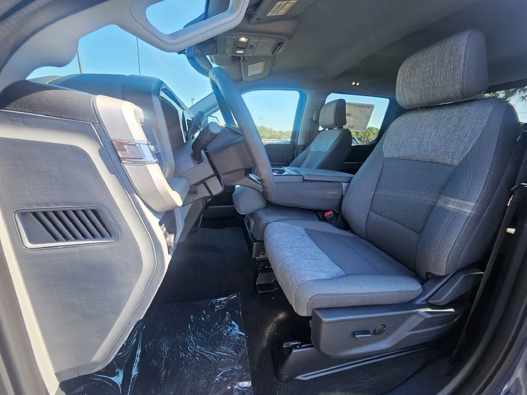 New 2027 Neptune Blue Ford F-250® XLT image 4