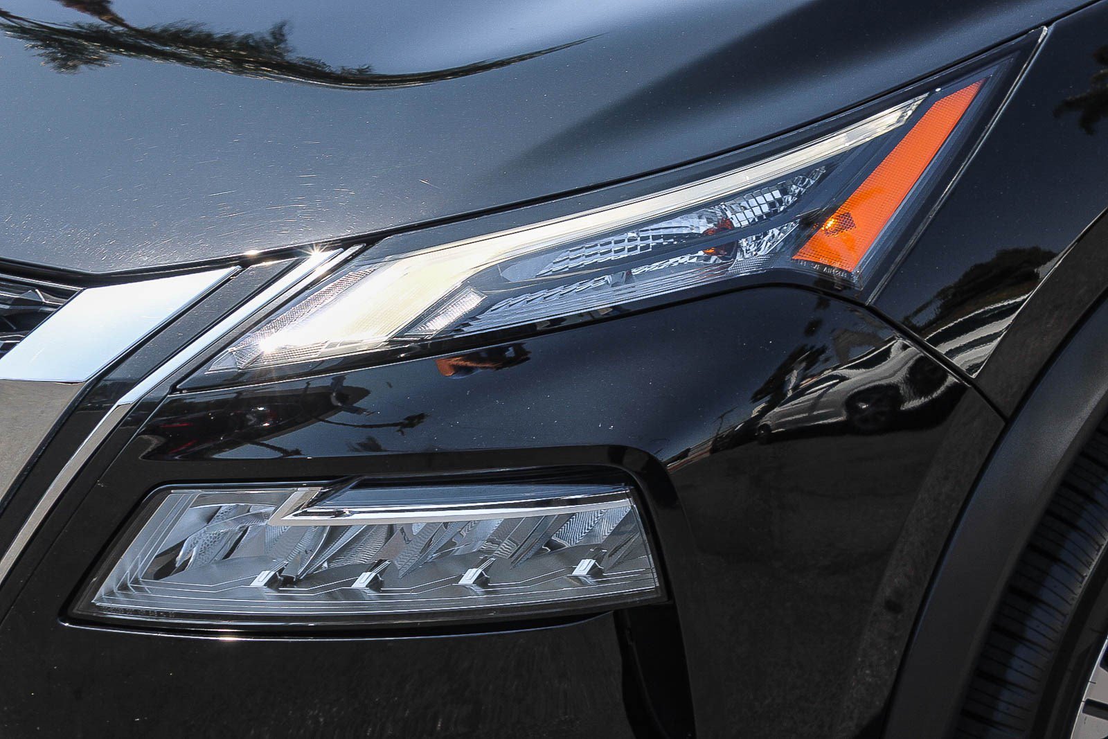Used 2023 Super Black Nissan SV image 4