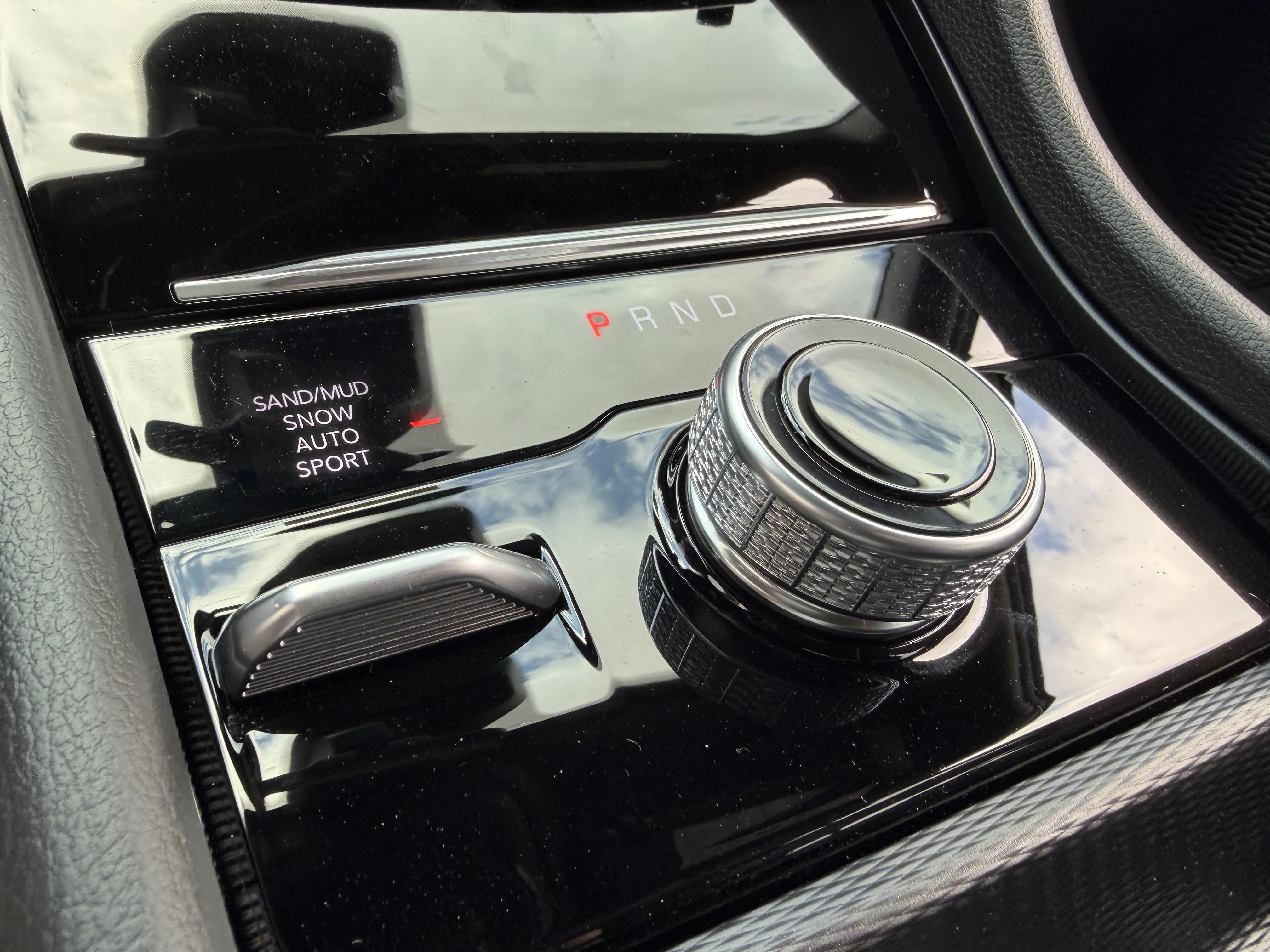 New 2026 Bright White Clear-Coat Exterior Paint Jeep Altitude image 43