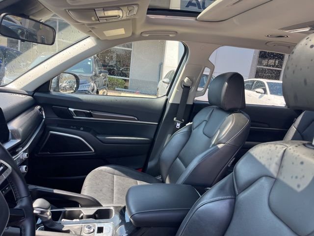 Used 2025 Silver Kia S image 42