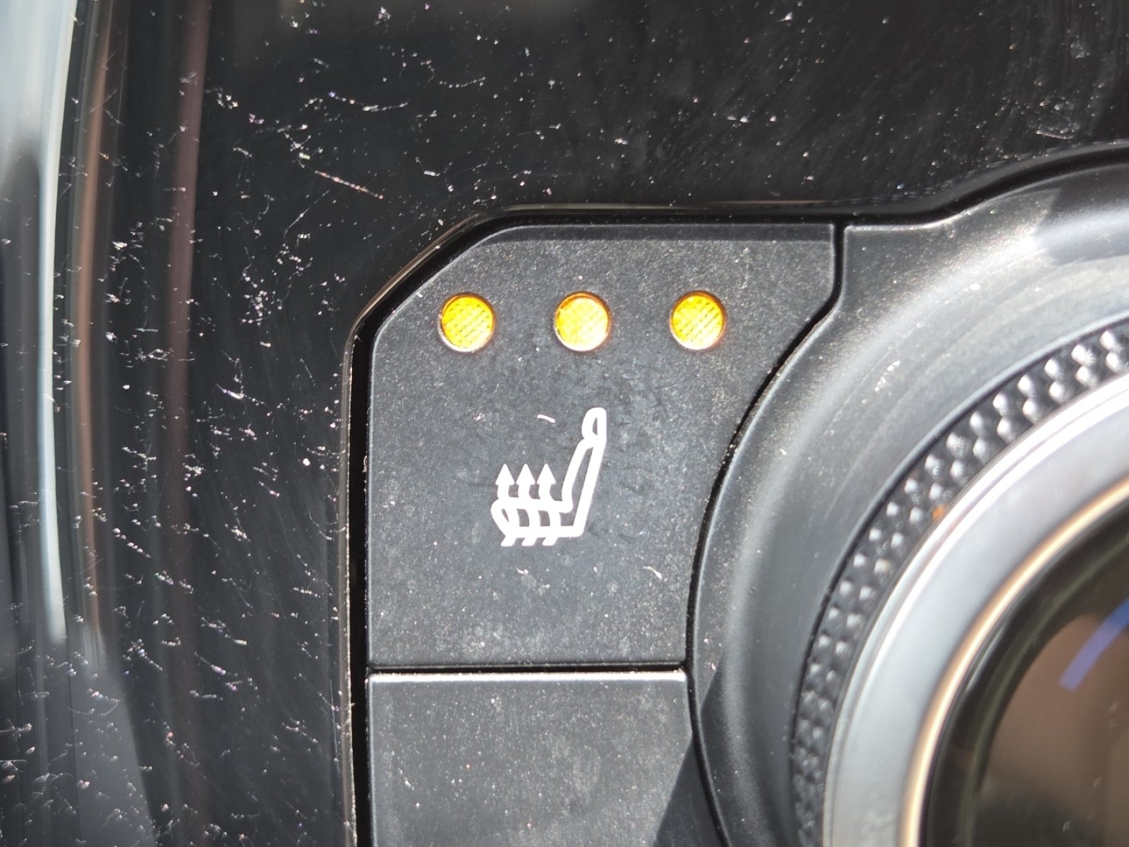 Used 2020 Midnight Black Metallic Toyota XLE image 5