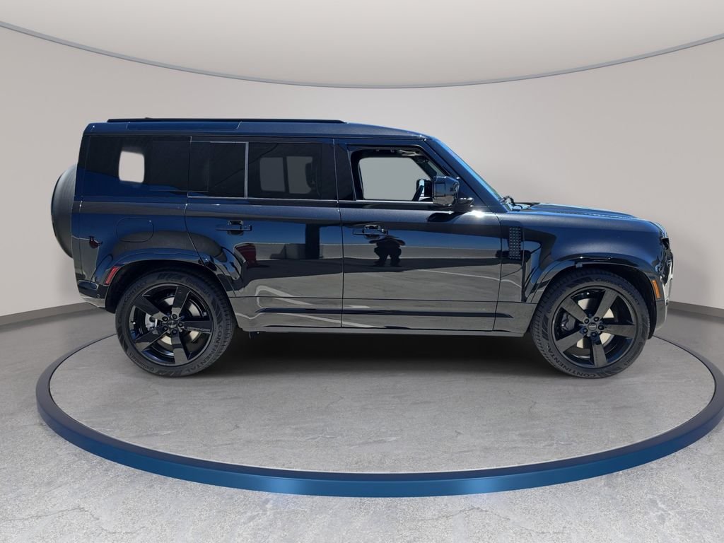 New 2026 Santorini Black Land Rover X-Dynamic SE image 4