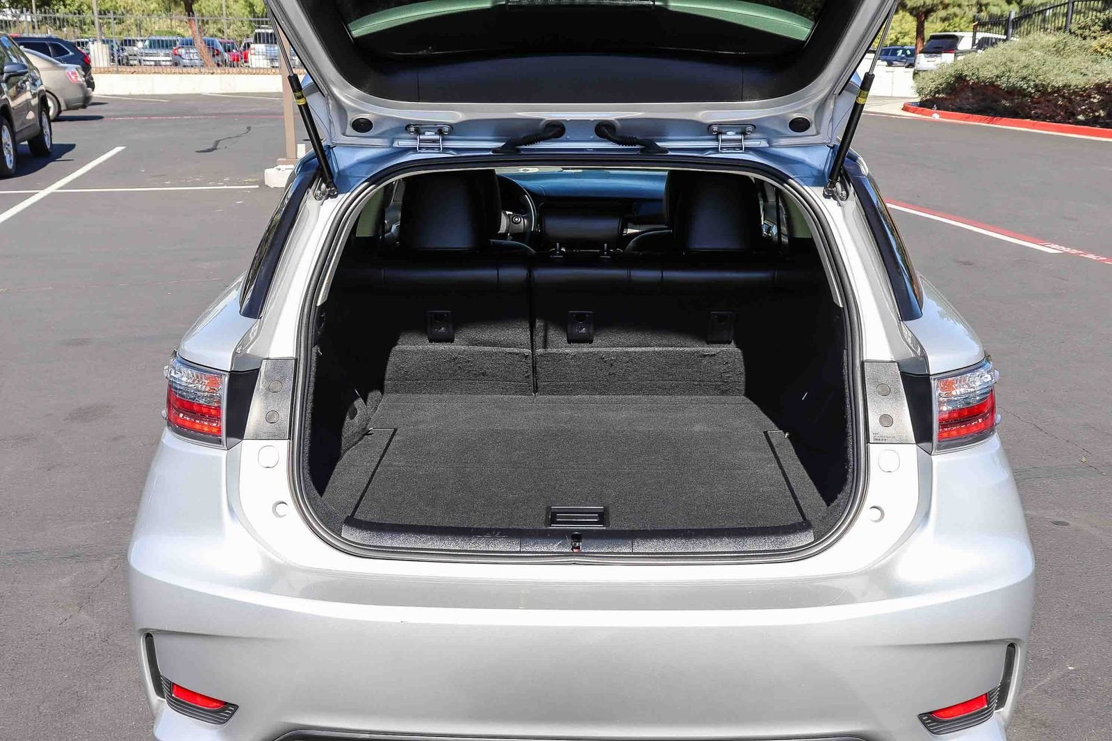 Used 2015 Silver Lexus 200h image 32