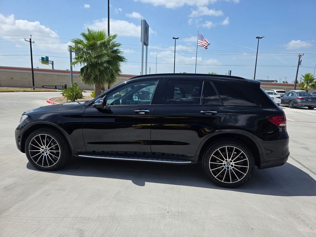 Used 2022 Black Mercedes-Benz GLC 300 image 4