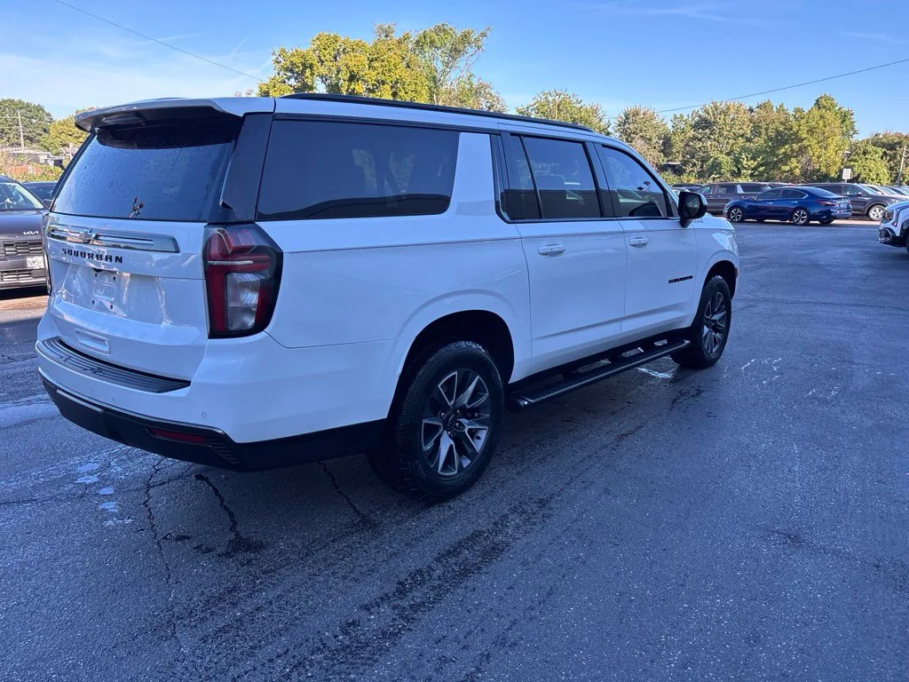 Used 2021 Summit White Chevrolet Z71 image 3