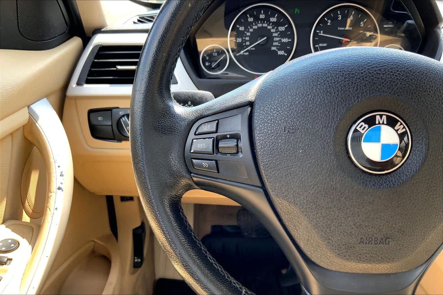 Used 2016 Black Sapphire Metallic BMW 320i xDrive image 23