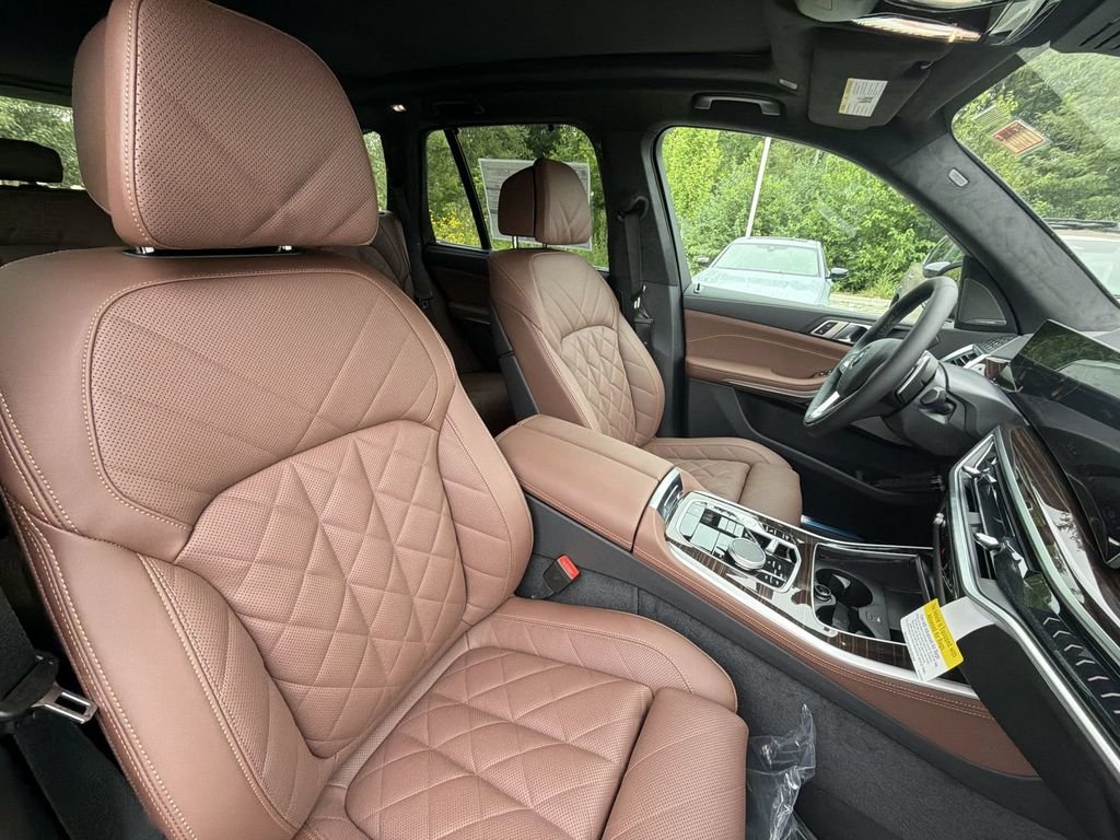 New 2026 Black Sapphire Metallic BMW xDrive40i image 27