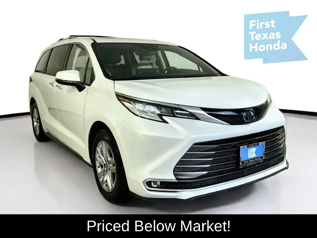 Used 2022 Wind Chill Pearl Toyota Limited image 1
