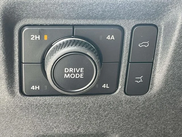 New 2027 Star White Metallic Tri-Coat Ford MAX Platinum image 25