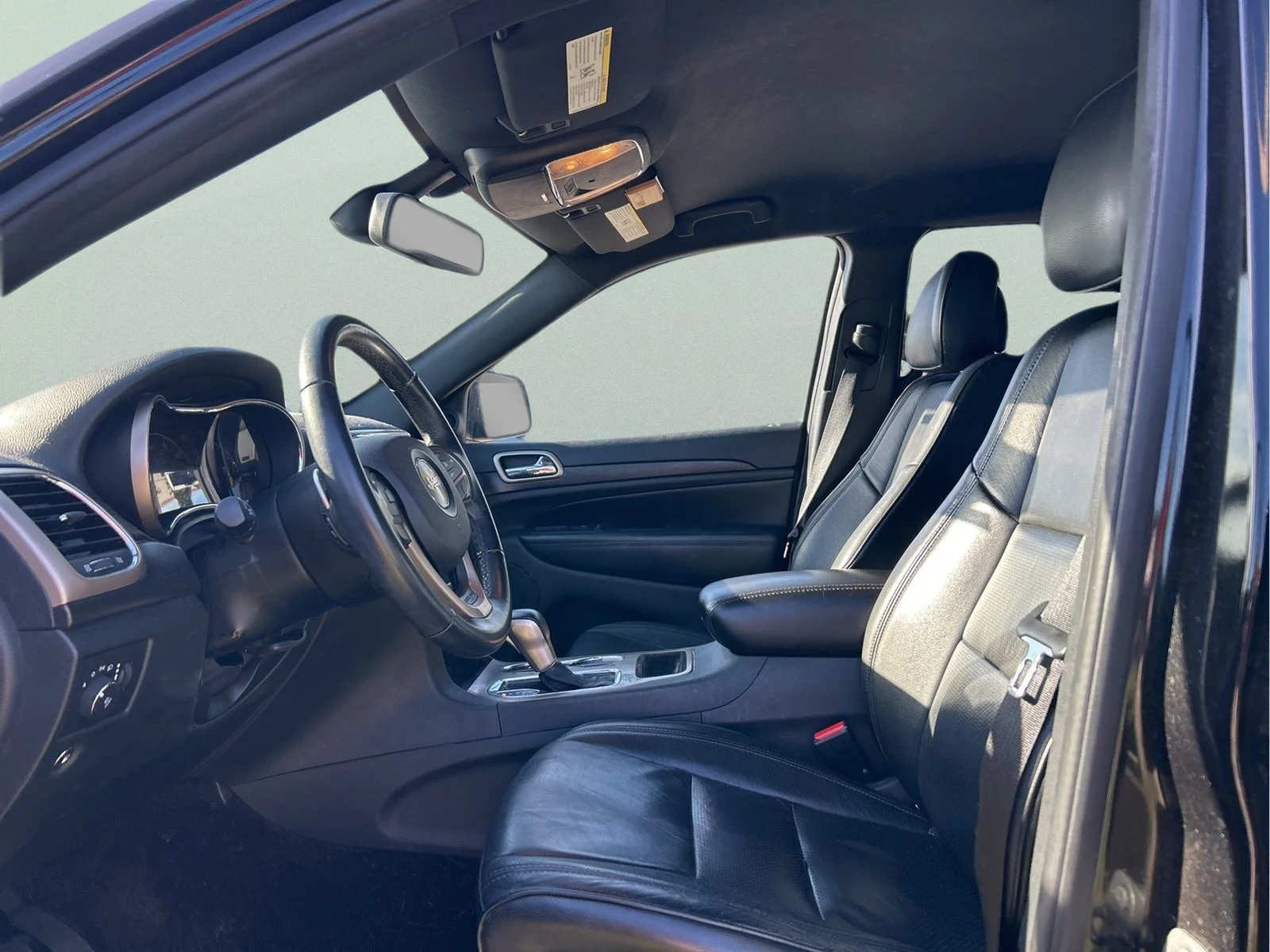 Used 2016 Brilliant Black Crystal Pearlcoat Jeep Laredo image 9