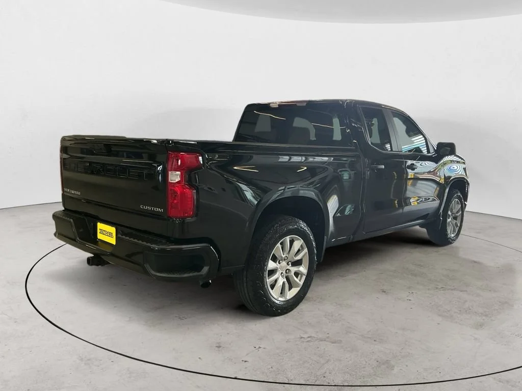 Used 2025 Black Chevrolet Custom image 5