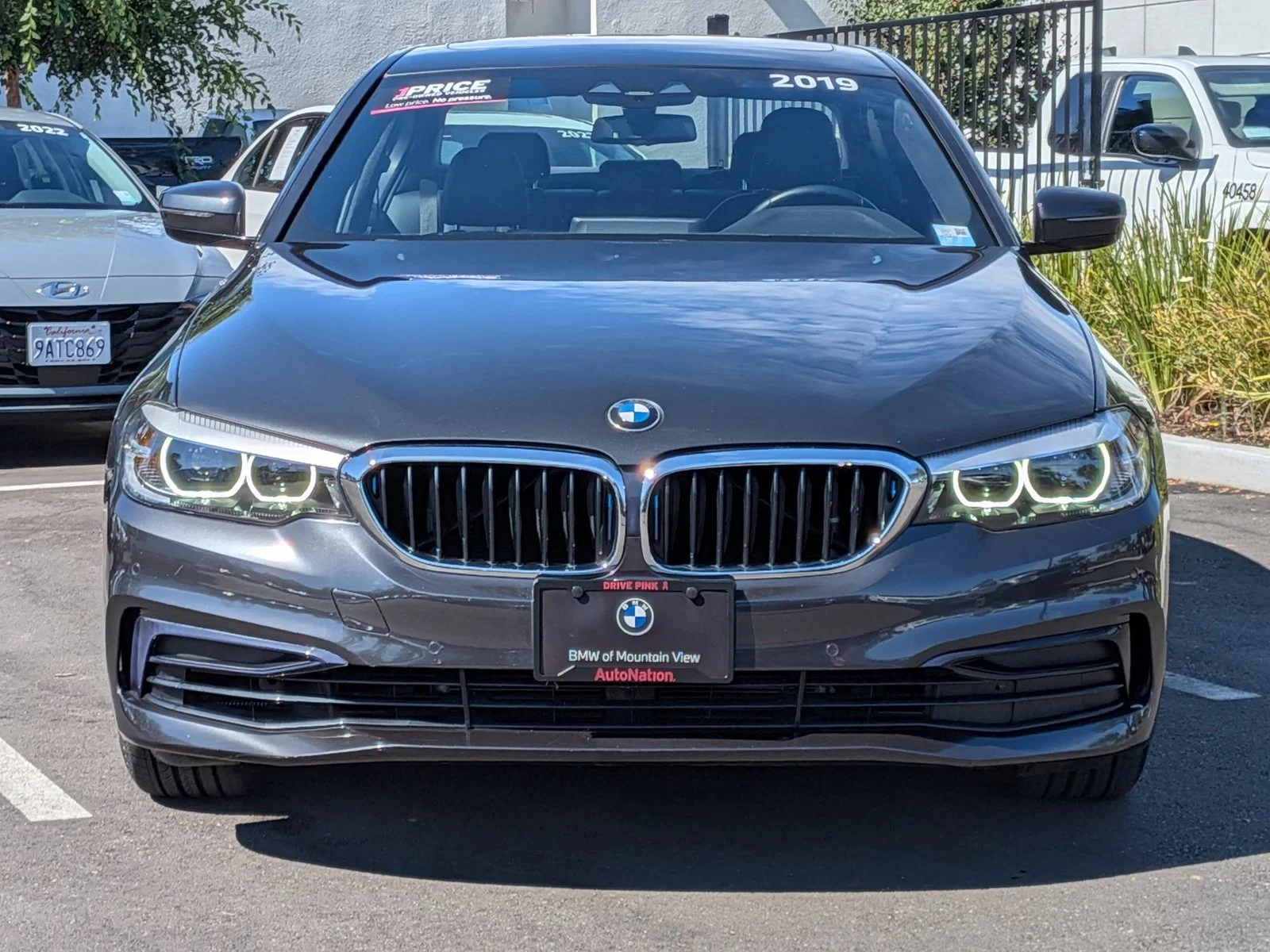 Used 2019 Dark Graphite Metallic BMW 530e iPerformance image 2