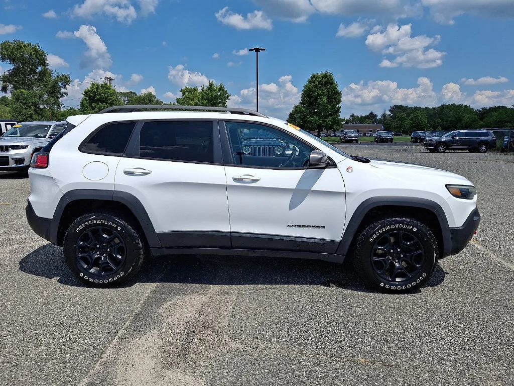 Used 2020 Bright White Clearcoat Jeep Trailhawk image 13