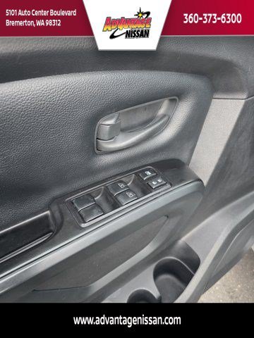 Used 2017 Brilliant Silver Nissan S image 9