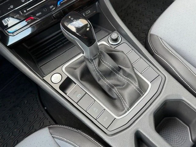2025 Volkswagen Jetta SE - Photo 22