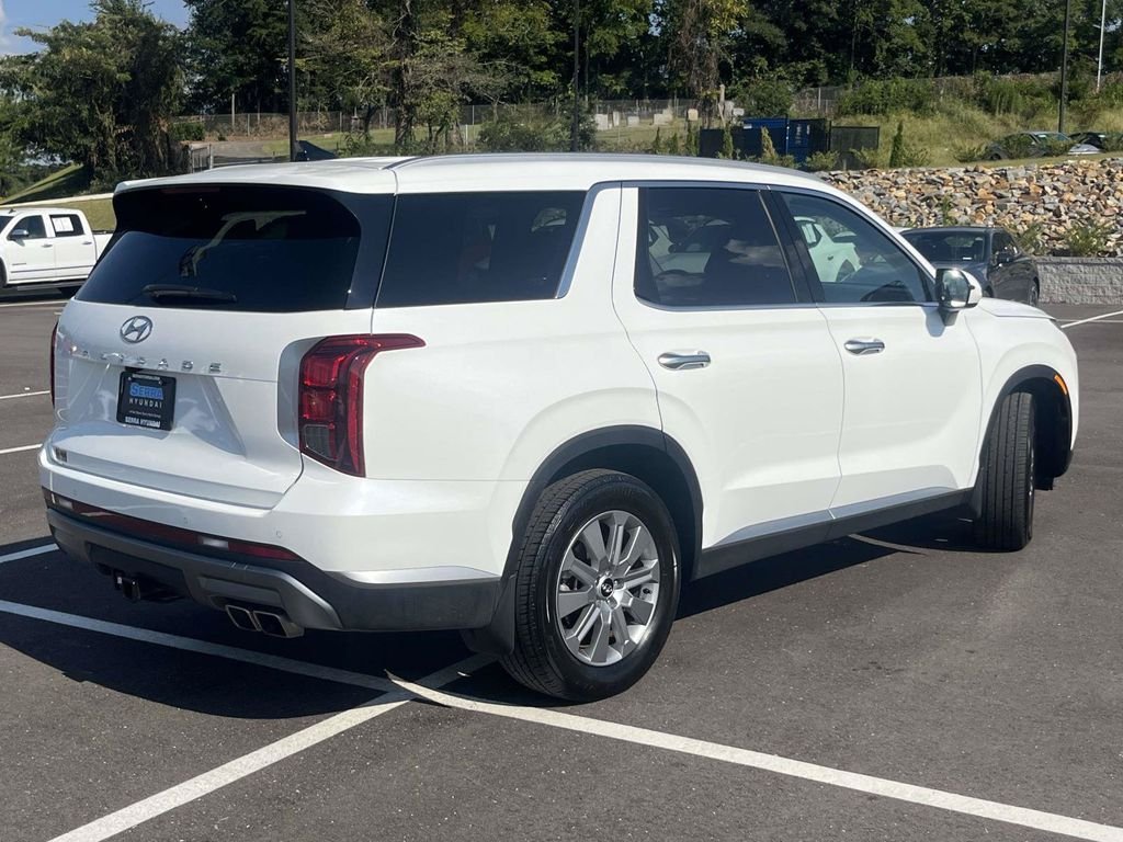 Used 2025 White Hyundai SEL image 3
