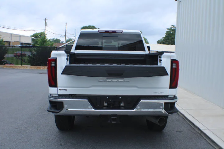 Used 2025 Summit White GMC SLT image 18