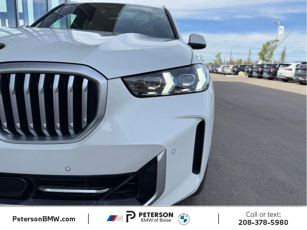 New 2026 White BMW xDrive40i image 9