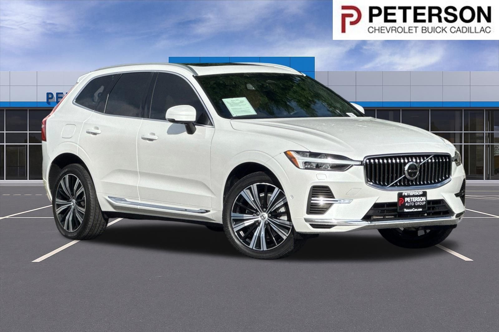 Used 2022 White Volvo T8 Inscription image 1