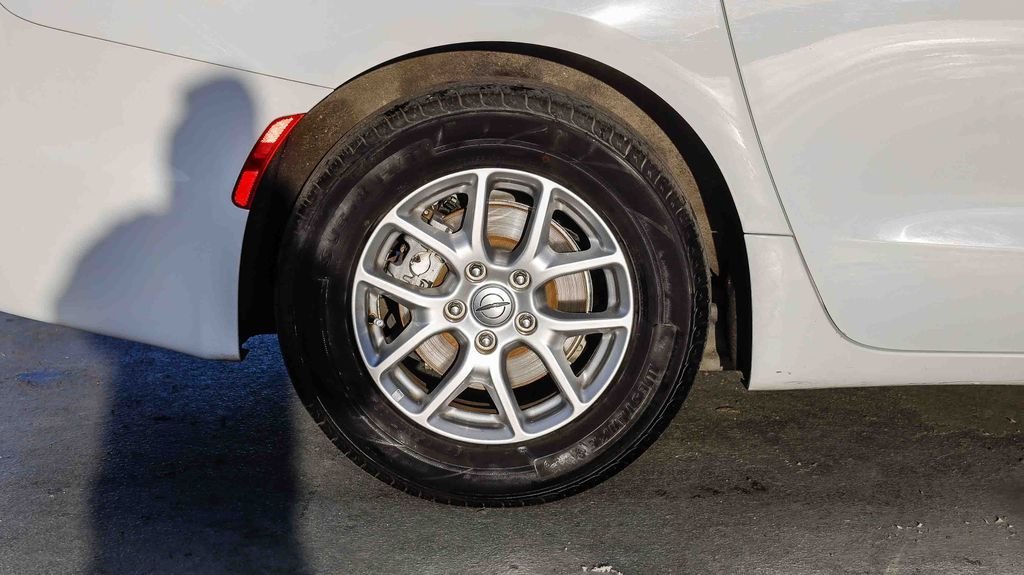 Used 2023 Bright White Clearcoat Chrysler Touring L image 12