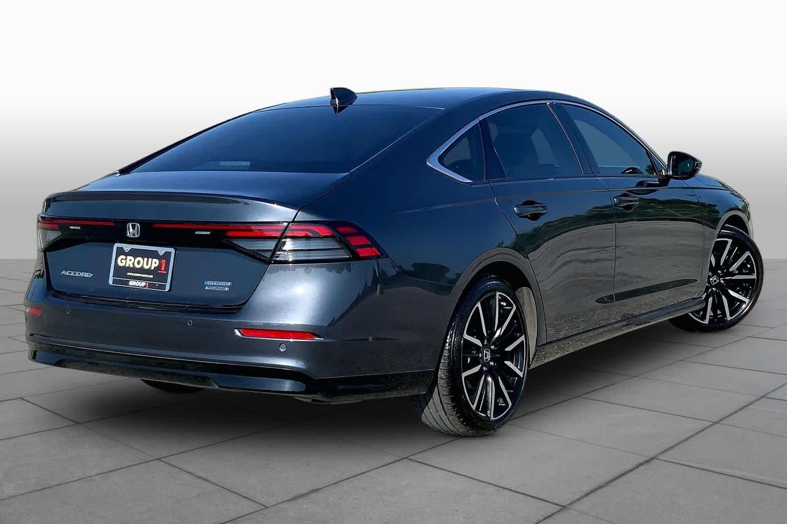 Used 2025 Meteorite Gray Metallic Honda Touring image 13
