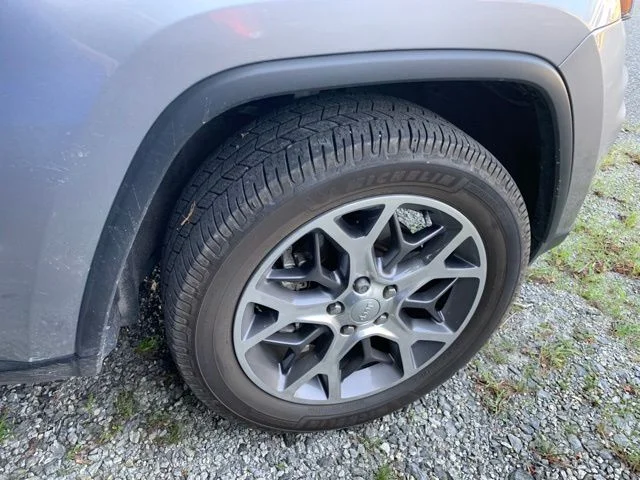 Used 2021 Silver Jeep Limited image 7