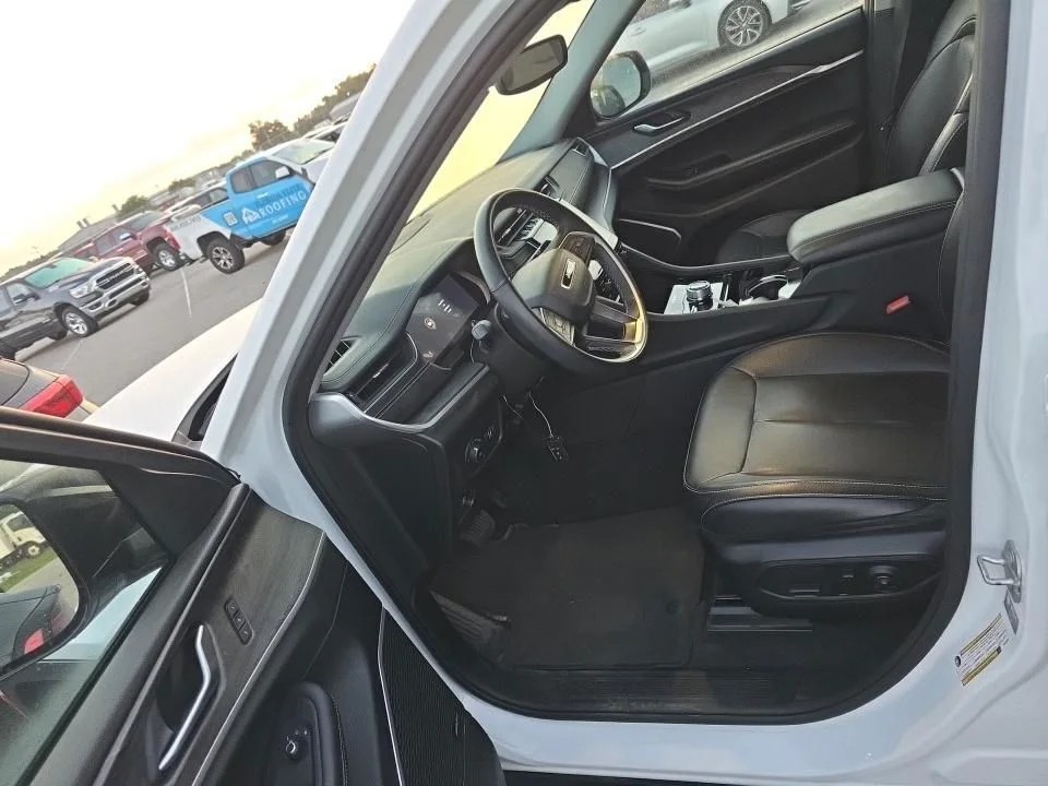 Used 2022 White Jeep Limited image 5