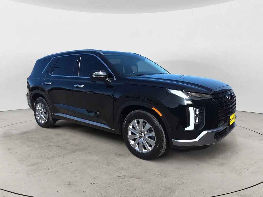 Used 2024 Black Hyundai SEL image 3
