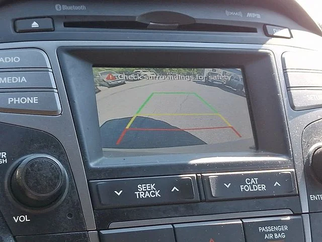 Used 2015 Silver Hyundai SE image 23