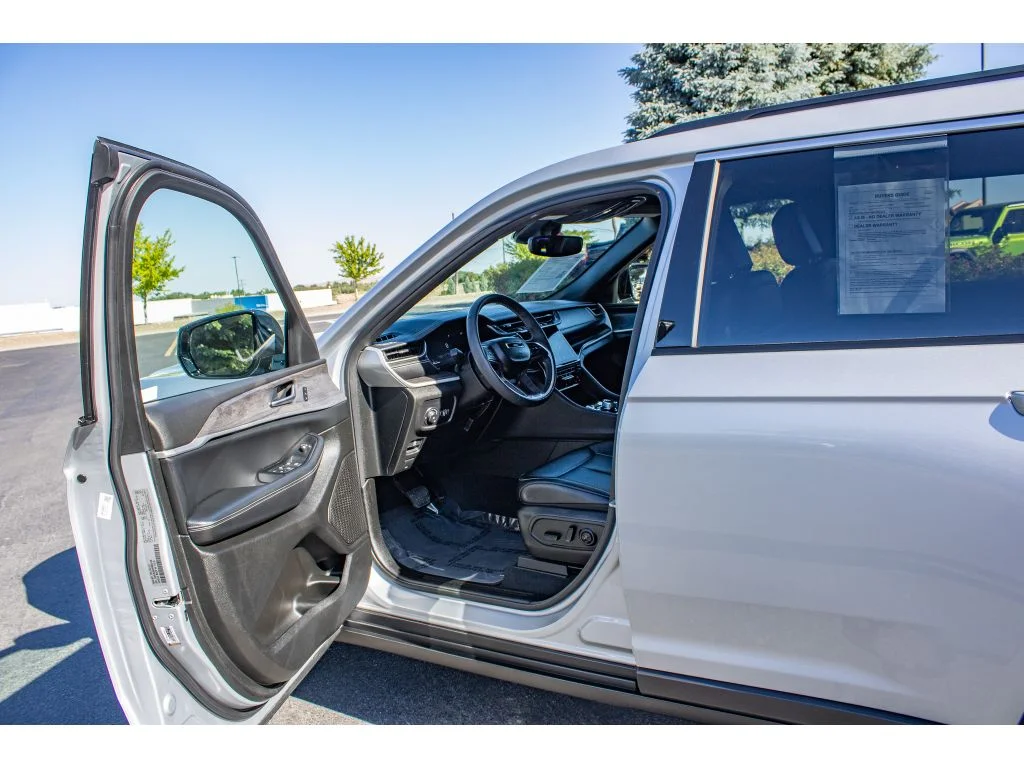 Used 2024 Silver Zynith Jeep Limited image 28