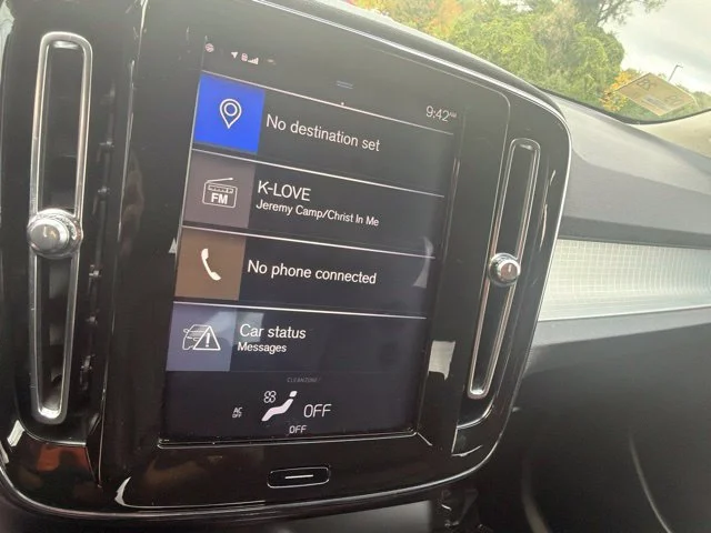 Used 2020 Black Volvo Momentum image 12