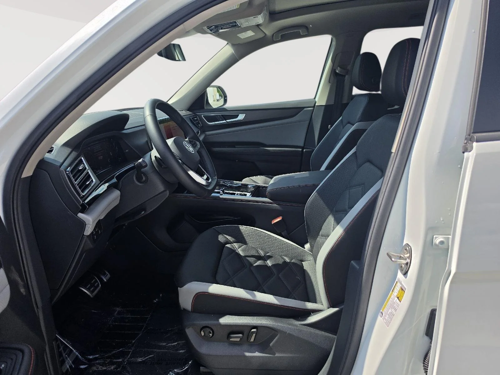 New 2026 Opal White Pearl Volkswagen 2.0T Peak Edition image 9