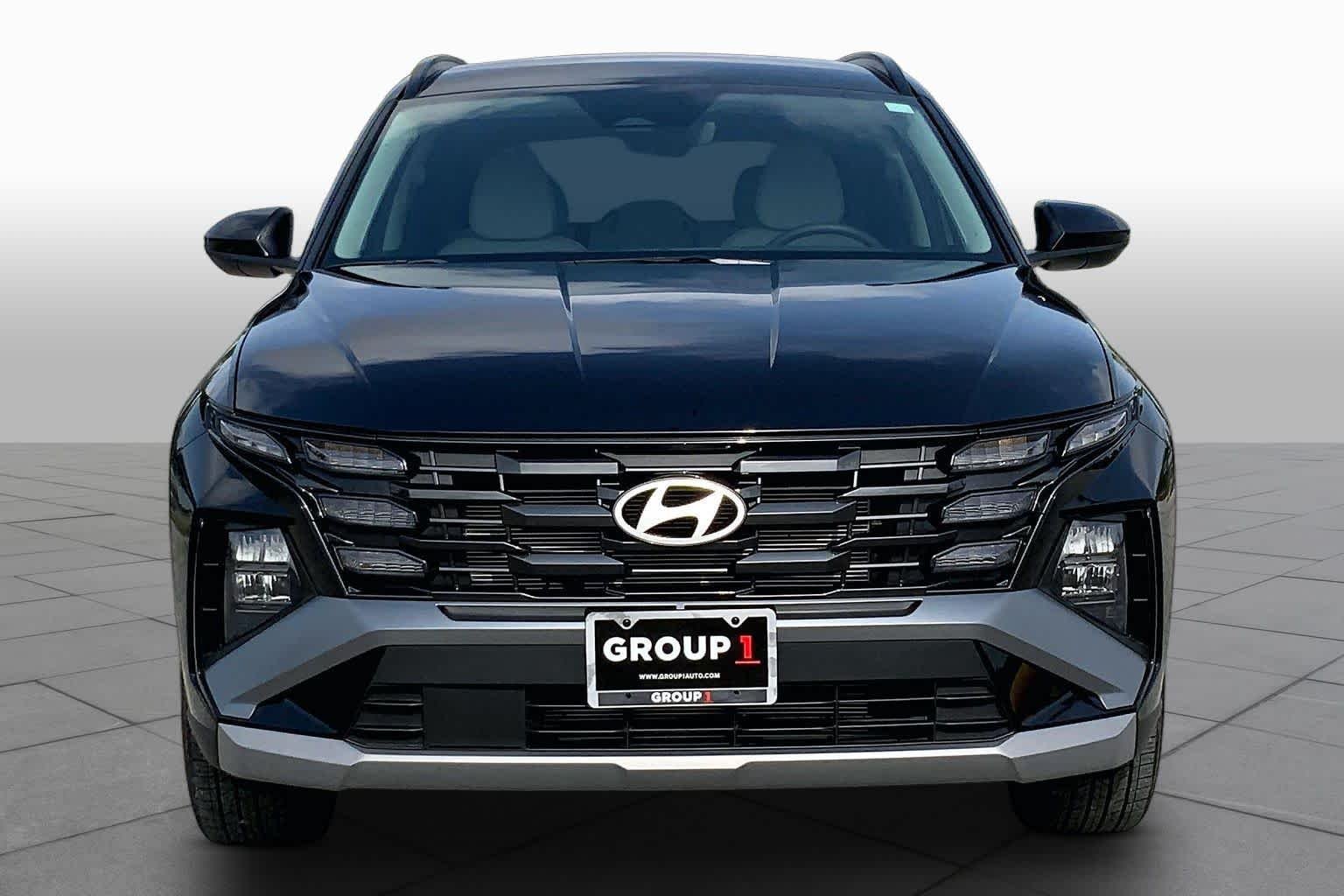 Used 2025 Phantom Black Hyundai SEL image 4