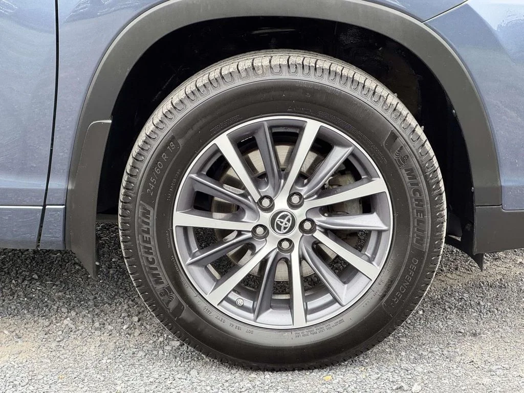 Used 2018 Blue Toyota XLE image 12