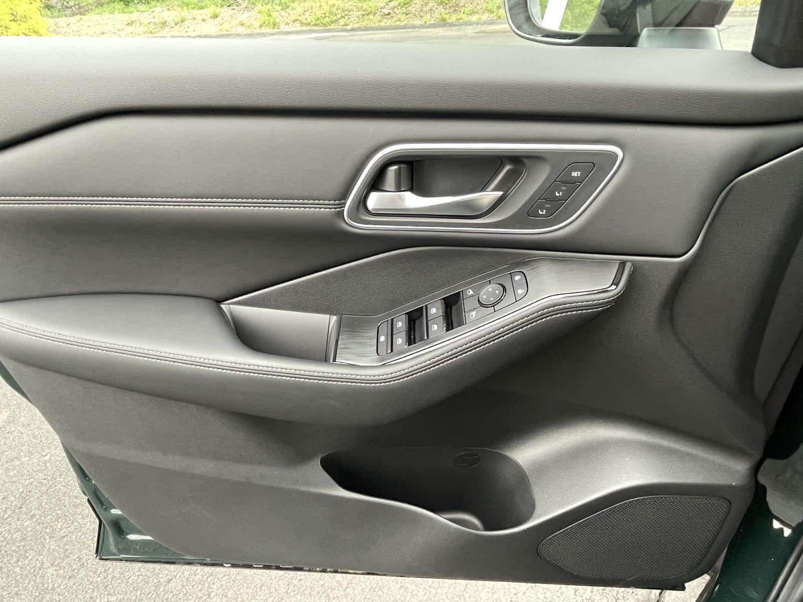 New 2026 Obsidian Green Nissan Platinum image 28