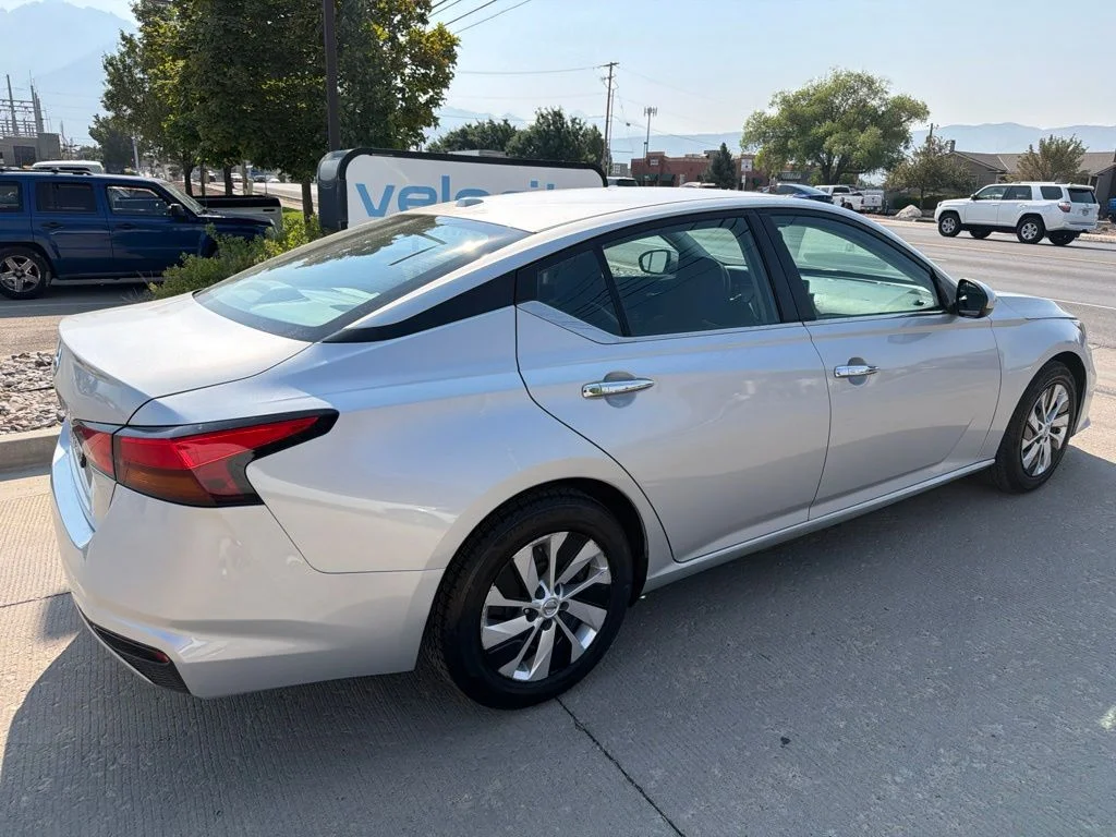 Used 2020 Silver Nissan 2.5 S image 3