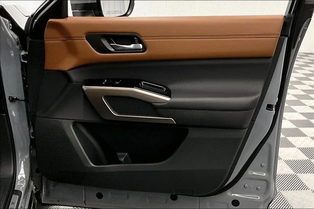 2025 Nissan Pathfinder Platinum - Photo 22