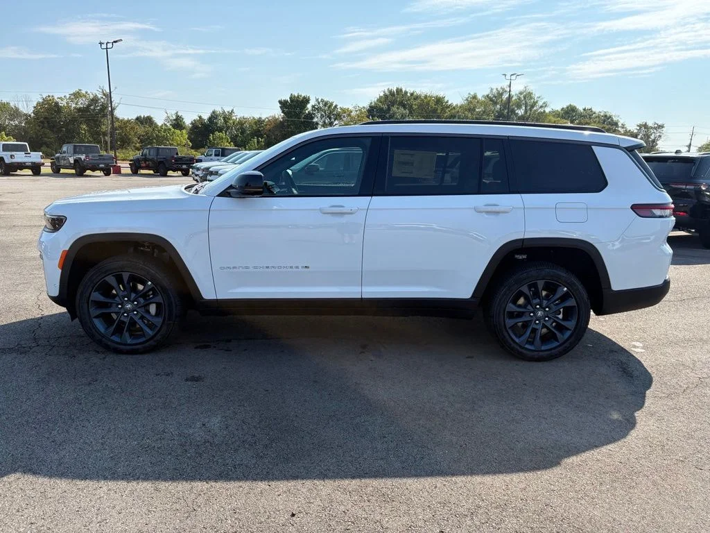 New 2026 Bright White Clear-Coat Exterior Paint Jeep  image 4