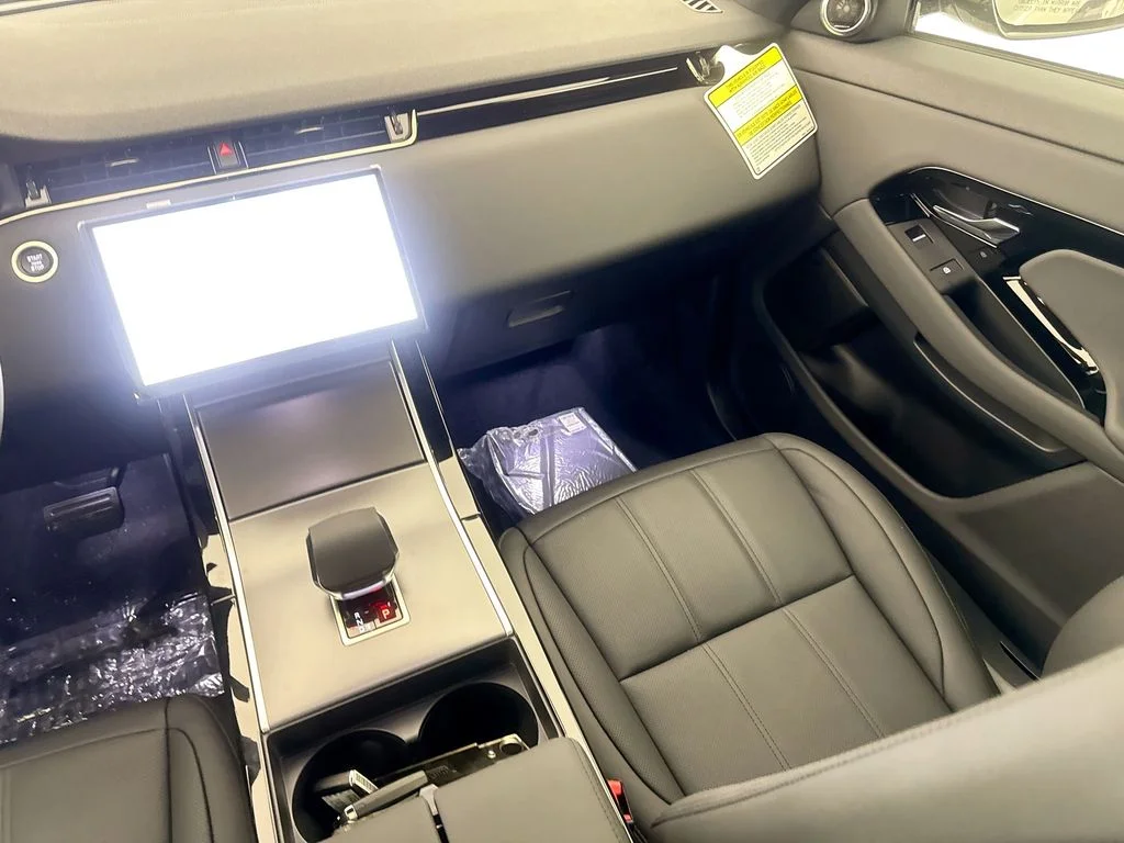 New 2026 Santorini Black Land Rover Core S image 23
