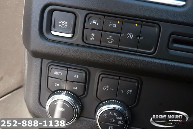 Used 2024 White GMC AT4 image 29