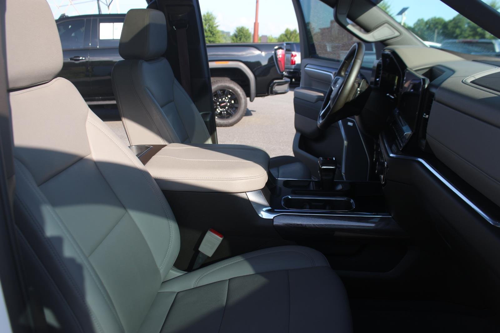 Used 2024 Summit White Chevrolet LTZ image 35