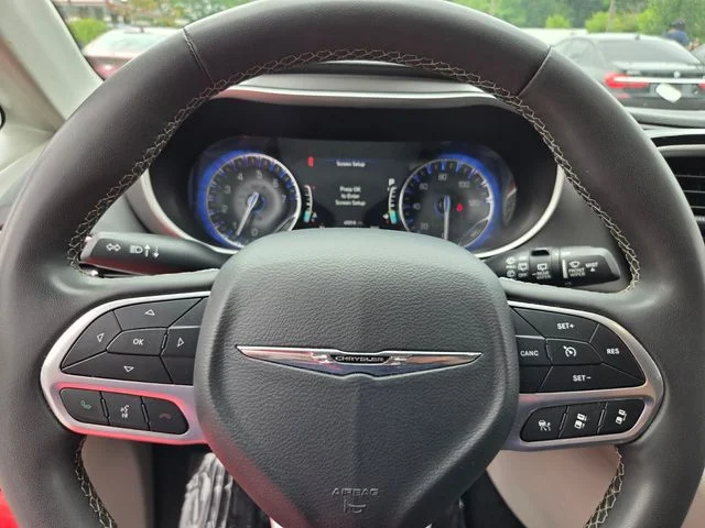 Used 2023 Black Chrysler Touring L image 27