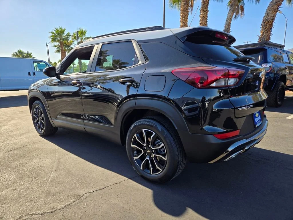 Used 2023 Mosaic Black Metallic Chevrolet ACTIV image 4