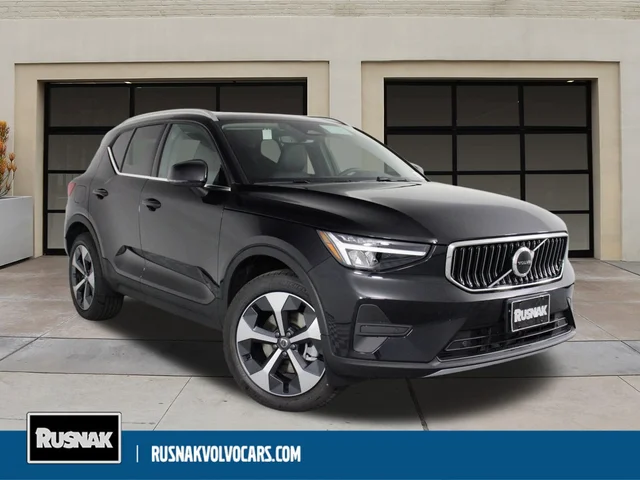 2025 Volvo XC40 B5 Core